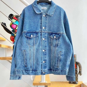 계단집 발렌시아가 데님 자켓 7개국어로고