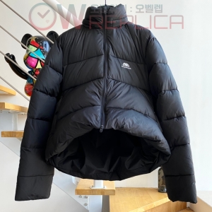 계단집 발렌시아가 블랙 패딩 파카