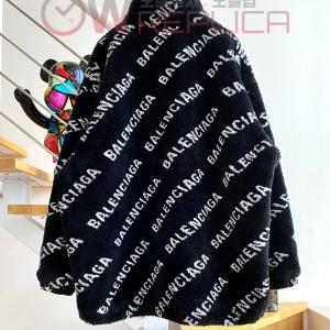 계단집 발렌시아가 자카르레터링 푸들 패딩