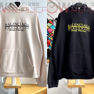 계단집 발렌시아가 가슴로고 후드티 (2컬러)